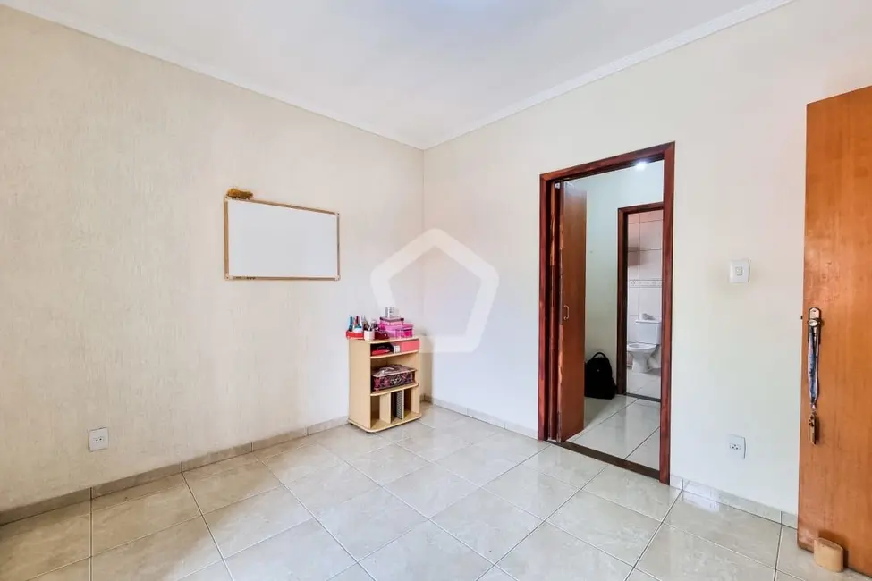 Foto 3 de Sobrado com 4 quartos à venda, 242m2 em Sao Jose Dos Campos - SP