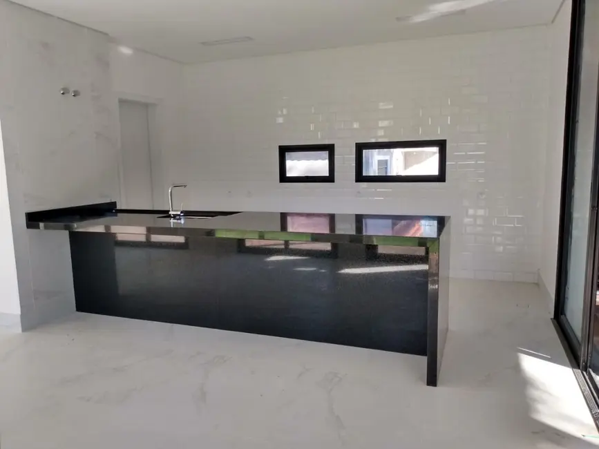 Foto 9 de Casa com 4 quartos à venda, 358m2 em Jambeiro - SP