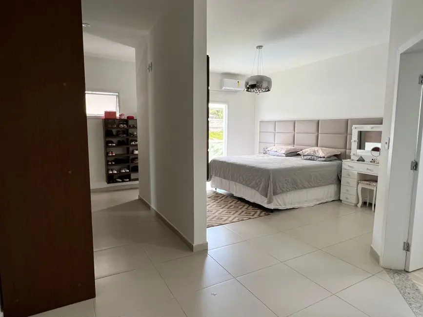 Chácara com 3 quartos à venda, 400m2 em Condomínio Residencial Mirante do Vale, Jacarei - SP - imagem 8 Foto 8 de Chácara com 3 quartos à venda, 400m2 em Condomínio Residencial Mirante do Vale, Jacarei - SP