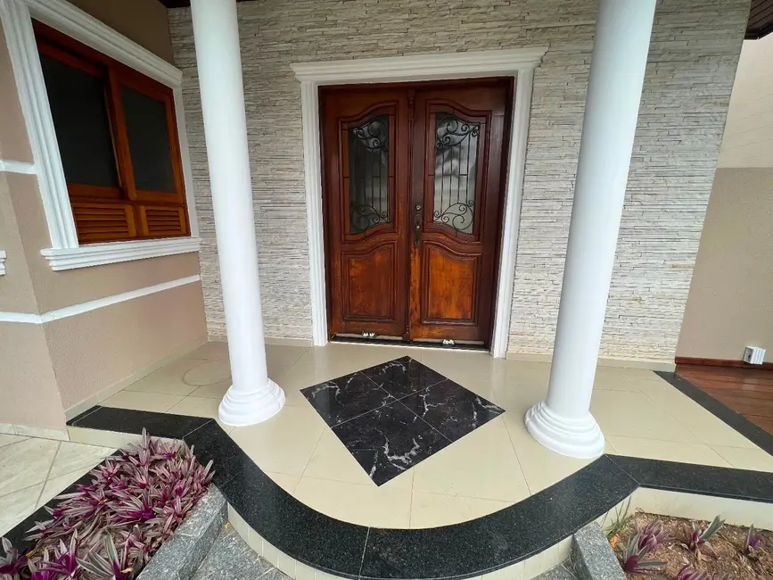 Sobrado com 3 quartos à venda, 254m2 em Sao Jose Dos Campos - SP - imagem 3 Foto 3 de Sobrado com 3 quartos à venda, 254m2 em Sao Jose Dos Campos - SP
