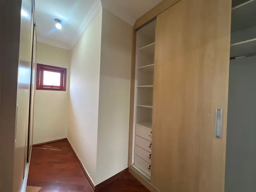 Sobrado com 3 quartos à venda, 254m2 em Sao Jose Dos Campos - SP - imagem 9 Foto 9 de Sobrado com 3 quartos à venda, 254m2 em Sao Jose Dos Campos - SP
