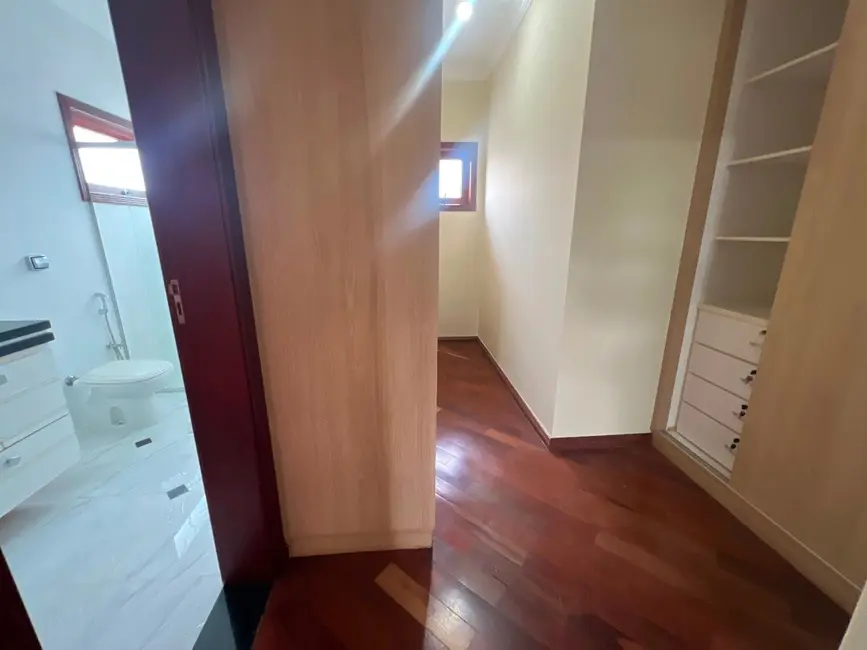 Sobrado com 3 quartos à venda, 254m2 em Sao Jose Dos Campos - SP - imagem 8 Foto 8 de Sobrado com 3 quartos à venda, 254m2 em Sao Jose Dos Campos - SP
