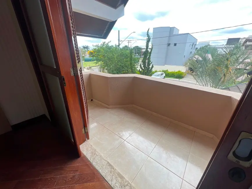 Sobrado com 3 quartos à venda, 254m2 em Sao Jose Dos Campos - SP - imagem 6 Foto 6 de Sobrado com 3 quartos à venda, 254m2 em Sao Jose Dos Campos - SP