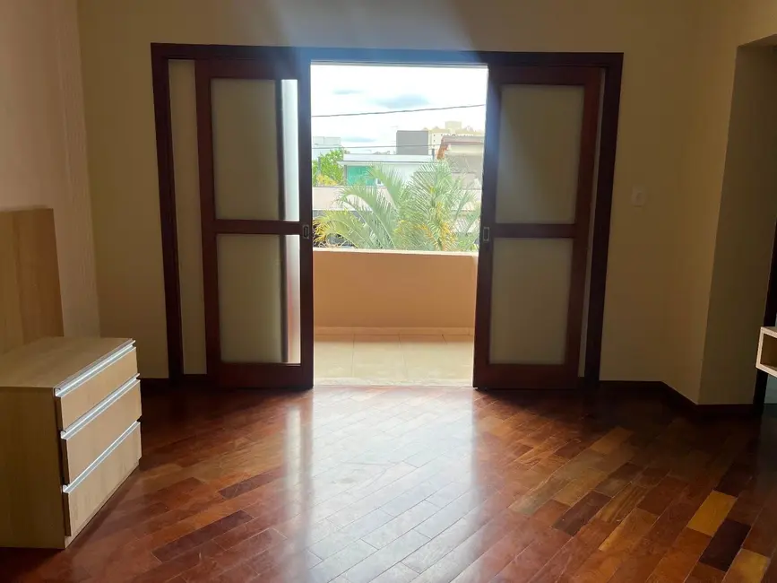 Sobrado com 3 quartos à venda, 254m2 em Sao Jose Dos Campos - SP - imagem 5 Foto 5 de Sobrado com 3 quartos à venda, 254m2 em Sao Jose Dos Campos - SP