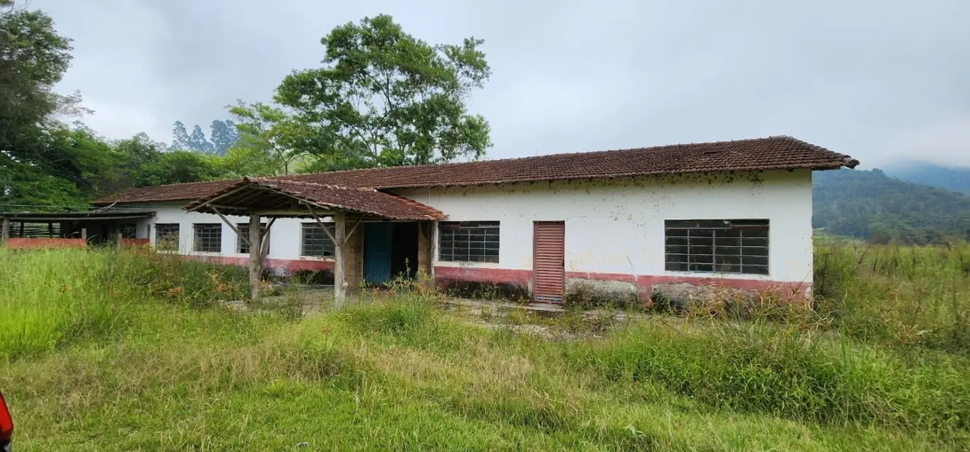 Sítio / Rancho com 2 quartos à venda, 150m2 em Paraibuna - SP - imagem 5 Foto 5 de Sítio / Rancho com 2 quartos à venda, 150m2 em Paraibuna - SP