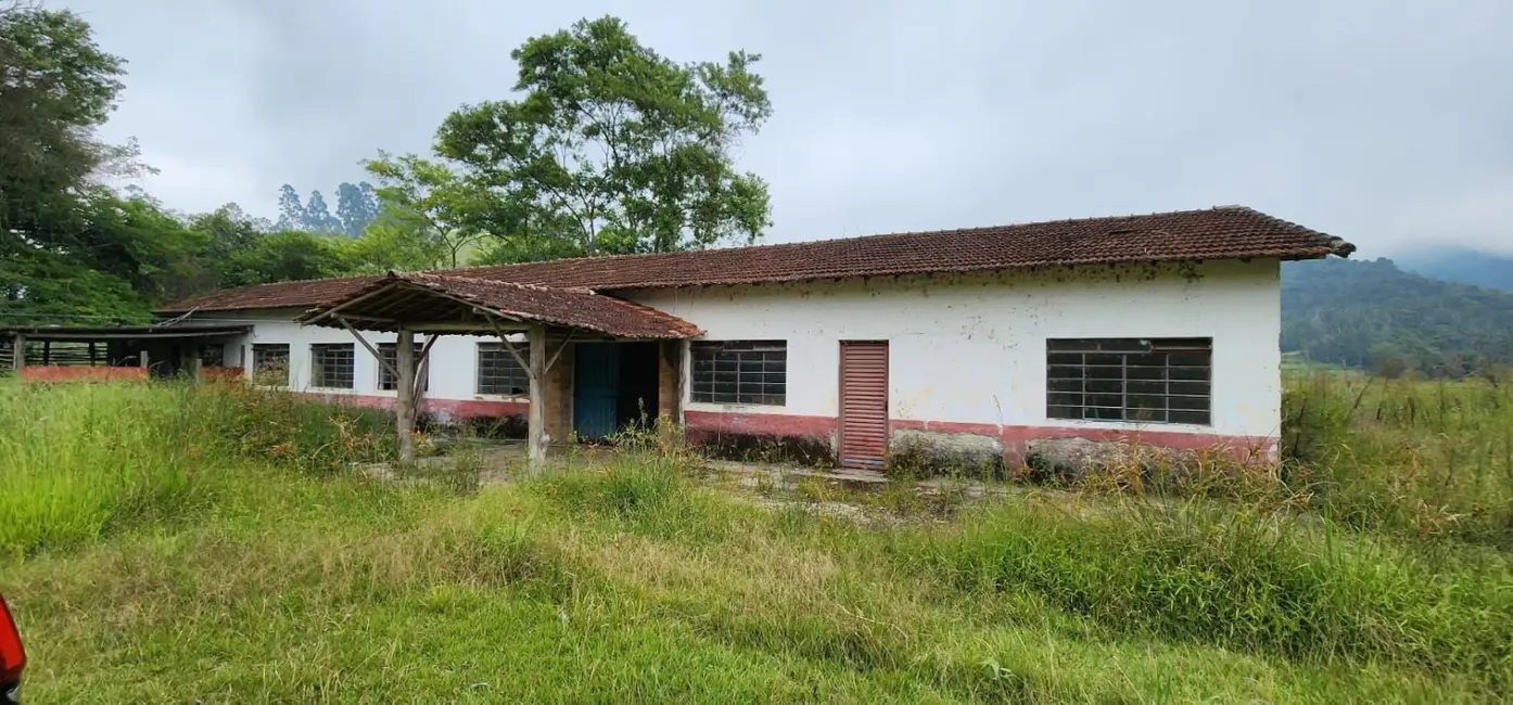 Sítio / Rancho com 2 quartos à venda, 150m2 em Paraibuna - SP - imagem 4 Foto 4 de Sítio / Rancho com 2 quartos à venda, 150m2 em Paraibuna - SP