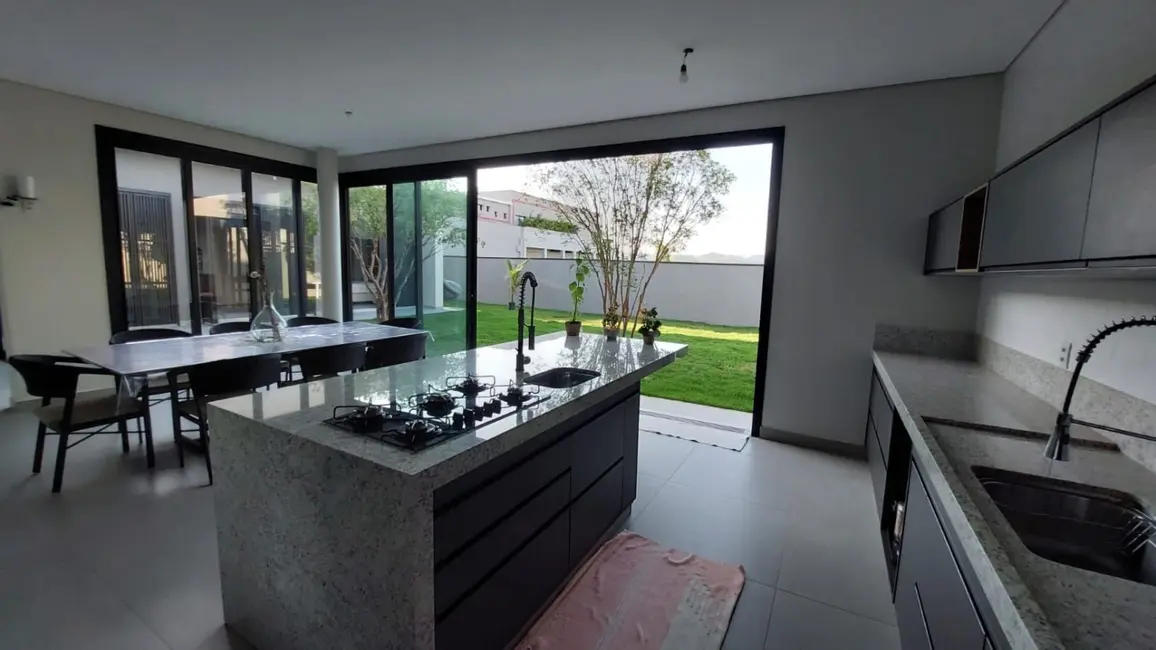 Chácara com 4 quartos à venda, 275m2 em Sao Jose Dos Campos - SP - imagem 8 Foto 8 de Chácara com 4 quartos à venda, 275m2 em Sao Jose Dos Campos - SP