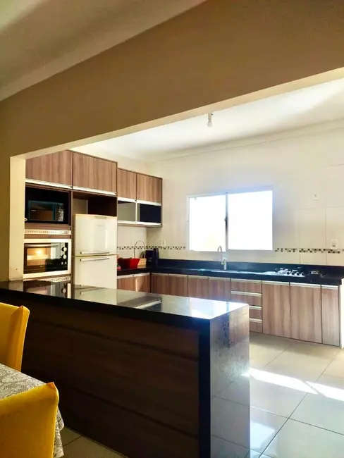Sobrado com 3 quartos à venda, 128m2 em Sao Jose Dos Campos - SP - imagem 1 Foto 1 de Sobrado com 3 quartos à venda, 128m2 em Sao Jose Dos Campos - SP