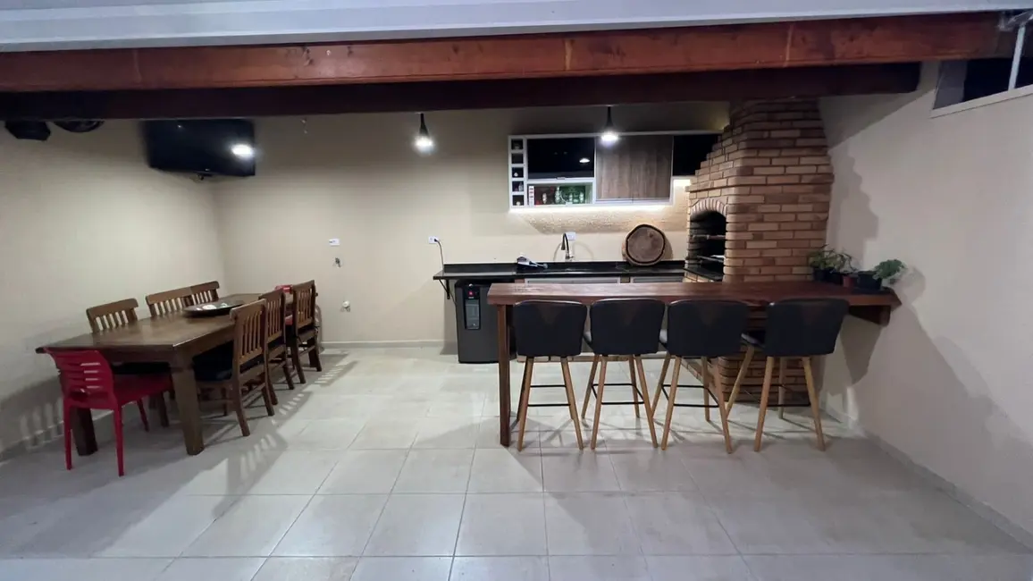 Sobrado com 3 quartos à venda, 206m2 em Sao Jose Dos Campos - SP - imagem 5 Foto 5 de Sobrado com 3 quartos à venda, 206m2 em Sao Jose Dos Campos - SP