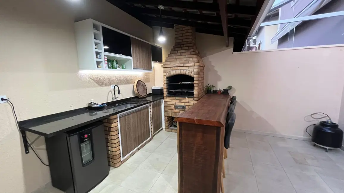Sobrado com 3 quartos à venda, 206m2 em Sao Jose Dos Campos - SP - imagem 3 Foto 3 de Sobrado com 3 quartos à venda, 206m2 em Sao Jose Dos Campos - SP