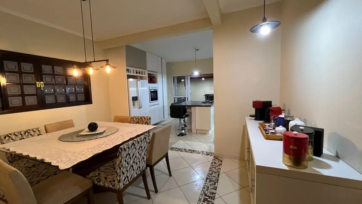 Sobrado com 3 quartos à venda, 206m2 em Sao Jose Dos Campos - SP - imagem 6 Foto 6 de Sobrado com 3 quartos à venda, 206m2 em Sao Jose Dos Campos - SP