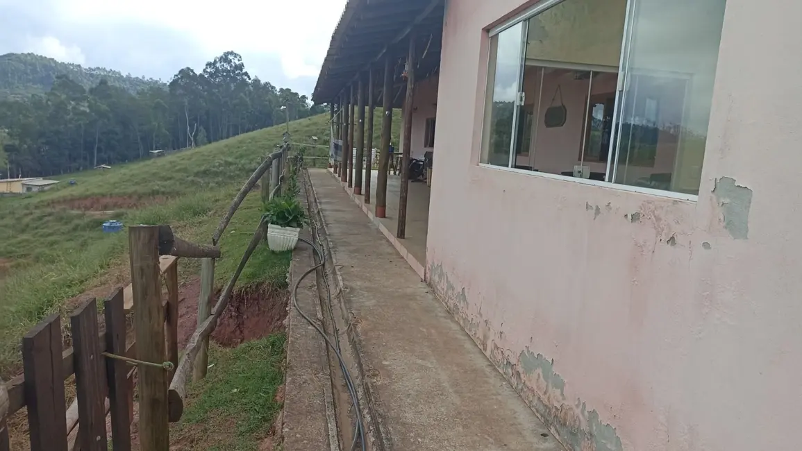 Chácara com 4 quartos à venda, 500m2 em Centro, Paraibuna - SP - imagem 9 Foto 9 de Chácara com 4 quartos à venda, 500m2 em Centro, Paraibuna - SP