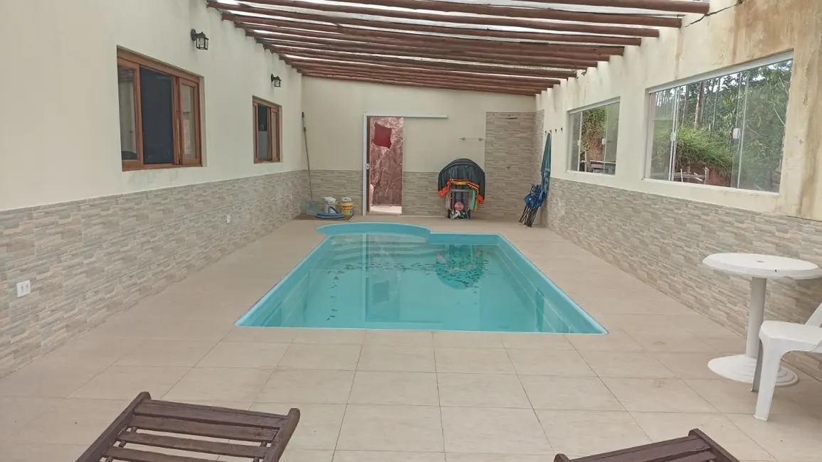Chácara com 4 quartos à venda, 500m2 em Centro, Paraibuna - SP - imagem 2 Foto 2 de Chácara com 4 quartos à venda, 500m2 em Centro, Paraibuna - SP