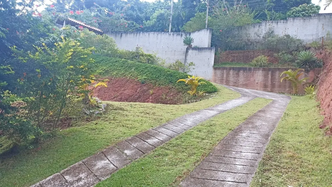 Chácara com 3 quartos à venda, 300m2 em Paraibuna - SP - imagem 2 Foto 2 de Chácara com 3 quartos à venda, 300m2 em Paraibuna - SP