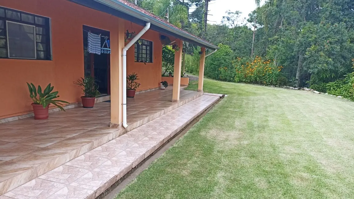 Chácara com 3 quartos à venda, 300m2 em Paraibuna - SP - imagem 1 Foto 1 de Chácara com 3 quartos à venda, 300m2 em Paraibuna - SP