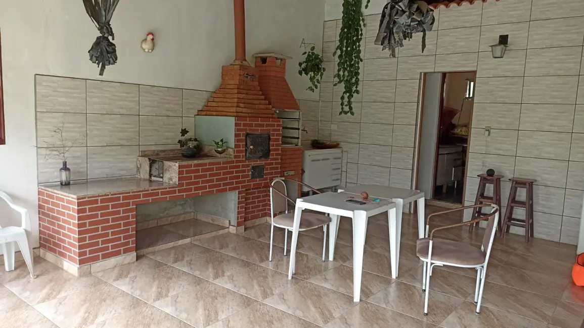 Chácara com 3 quartos à venda, 300m2 em Paraibuna - SP - imagem 8 Foto 8 de Chácara com 3 quartos à venda, 300m2 em Paraibuna - SP