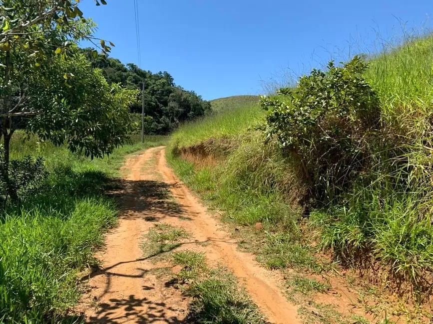 Sítio / Rancho com 3 quartos à venda, 300m2 em Sao Jose Dos Campos - SP - imagem 4 Foto 4 de Sítio / Rancho com 3 quartos à venda, 300m2 em Sao Jose Dos Campos - SP
