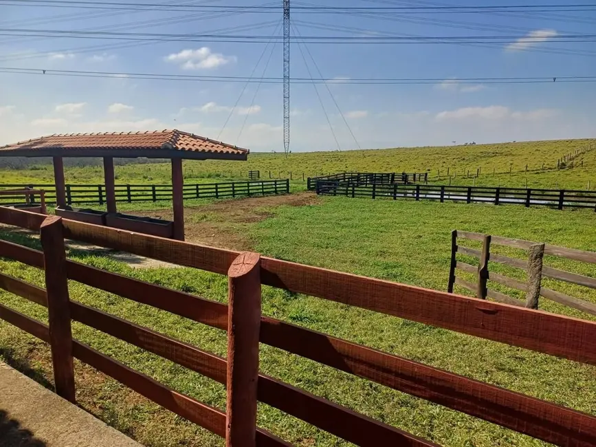 Foto 1 de Sítio / Rancho com 1 quarto à venda, 100m2 em Centro, Guaratingueta - SP