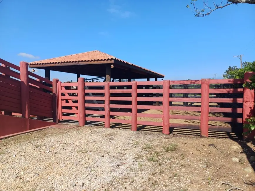 Foto 3 de Sítio / Rancho com 1 quarto à venda, 100m2 em Centro, Guaratingueta - SP