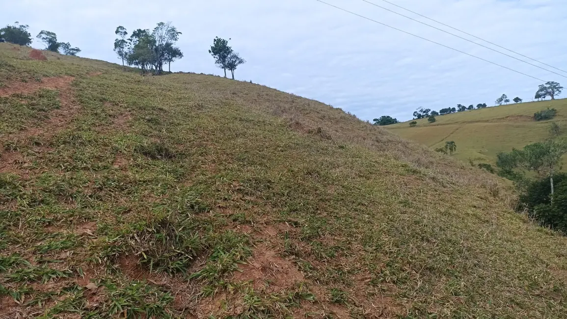 Sítio / Rancho com 3 quartos à venda, 300m2 em Paraibuna - SP - imagem 5 Foto 5 de Sítio / Rancho com 3 quartos à venda, 300m2 em Paraibuna - SP