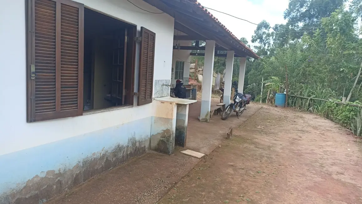 Sítio / Rancho com 3 quartos à venda, 300m2 em Paraibuna - SP - imagem 3 Foto 3 de Sítio / Rancho com 3 quartos à venda, 300m2 em Paraibuna - SP