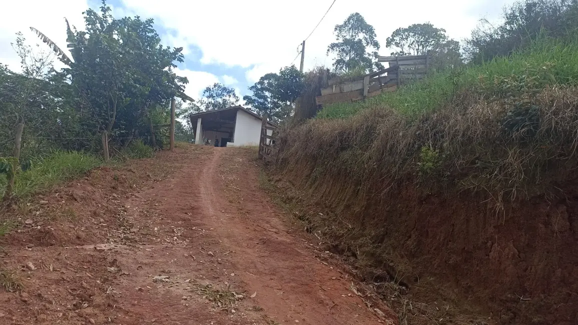 Sítio / Rancho com 3 quartos à venda, 300m2 em Paraibuna - SP - imagem 5 Foto 5 de Sítio / Rancho com 3 quartos à venda, 300m2 em Paraibuna - SP