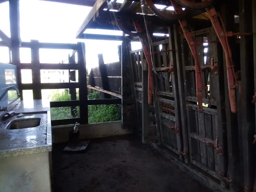 Foto 4 de Sítio / Rancho com 5 quartos à venda, 200m2 em Vila Santos, Cacapava - SP