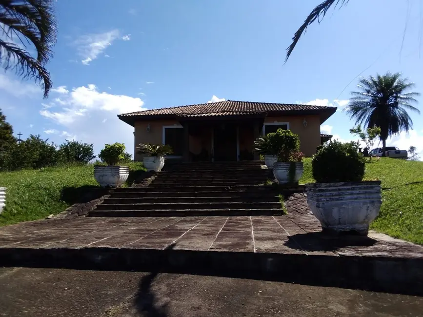 Foto 1 de Sítio / Rancho com 5 quartos à venda, 200m2 em Vila Santos, Cacapava - SP