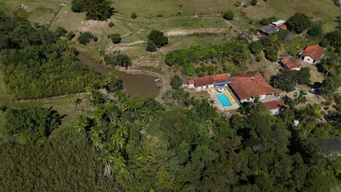 Sítio / Rancho com 5 quartos à venda, 200m2 em Sao Jose Dos Campos - SP - imagem 7 Foto 7 de Sítio / Rancho com 5 quartos à venda, 200m2 em Sao Jose Dos Campos - SP