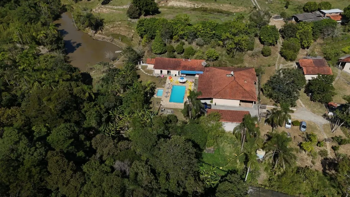 Sítio / Rancho com 5 quartos à venda, 200m2 em Sao Jose Dos Campos - SP - imagem 8 Foto 8 de Sítio / Rancho com 5 quartos à venda, 200m2 em Sao Jose Dos Campos - SP