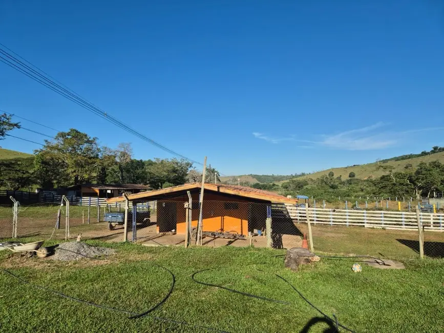Sítio / Rancho com 3 quartos à venda, 200m2 em Sao Jose Dos Campos - SP - imagem 5 Foto 5 de Sítio / Rancho com 3 quartos à venda, 200m2 em Sao Jose Dos Campos - SP