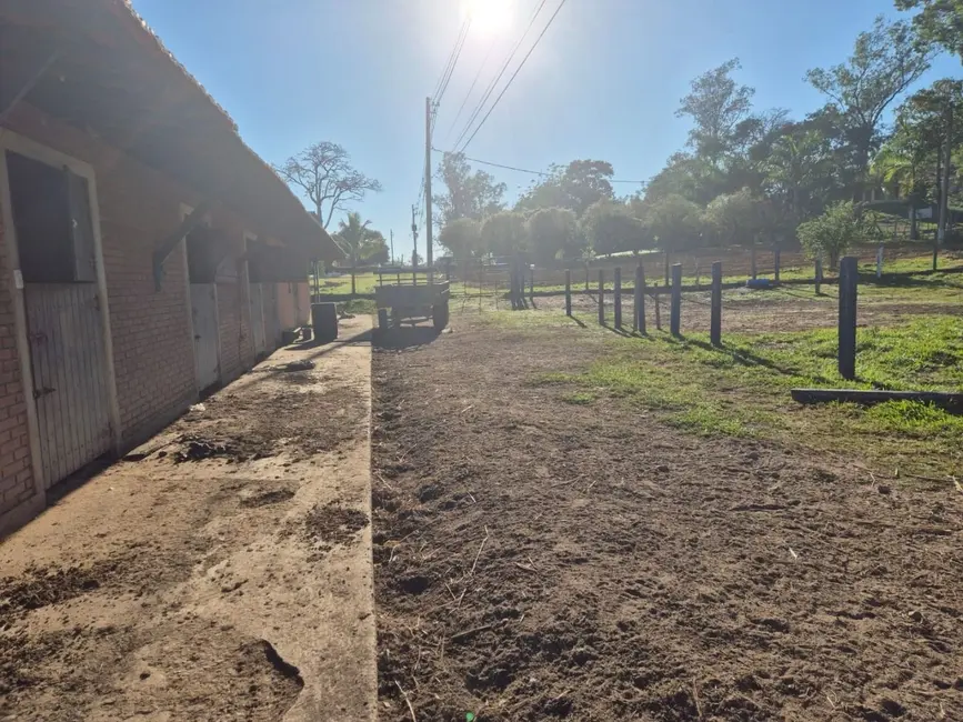 Sítio / Rancho com 3 quartos à venda, 200m2 em Sao Jose Dos Campos - SP - imagem 7 Foto 7 de Sítio / Rancho com 3 quartos à venda, 200m2 em Sao Jose Dos Campos - SP