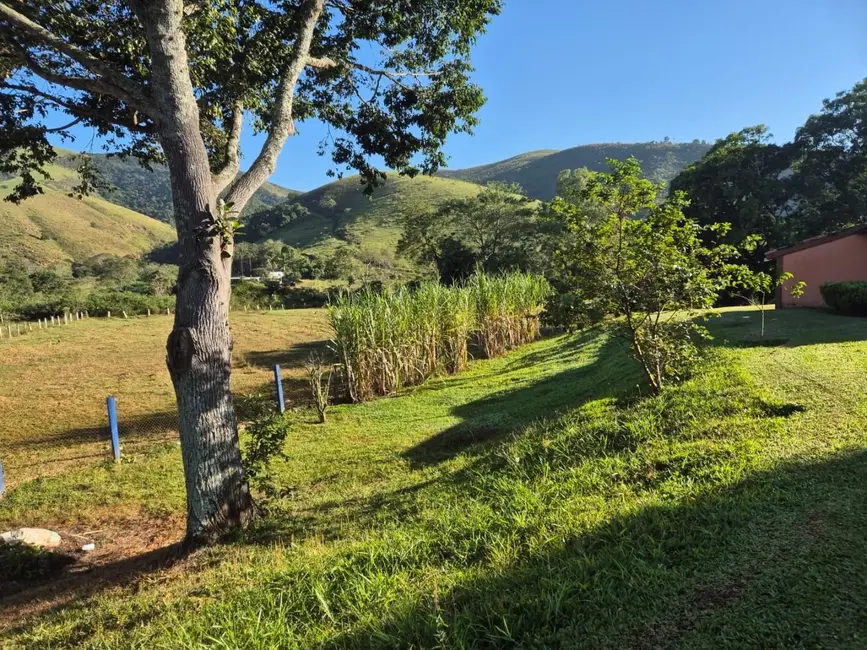Sítio / Rancho com 3 quartos à venda, 200m2 em Sao Jose Dos Campos - SP - imagem 4 Foto 4 de Sítio / Rancho com 3 quartos à venda, 200m2 em Sao Jose Dos Campos - SP