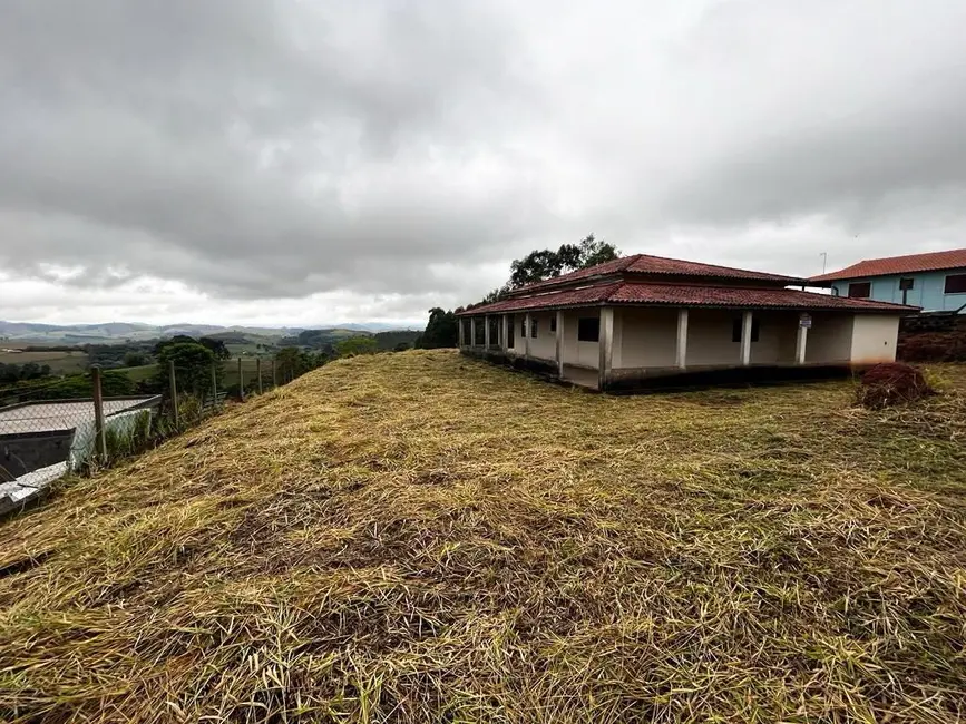 Chácara com 3 quartos à venda, 150m2 em Paraibuna - SP - imagem 2 Foto 2 de Chácara com 3 quartos à venda, 150m2 em Paraibuna - SP