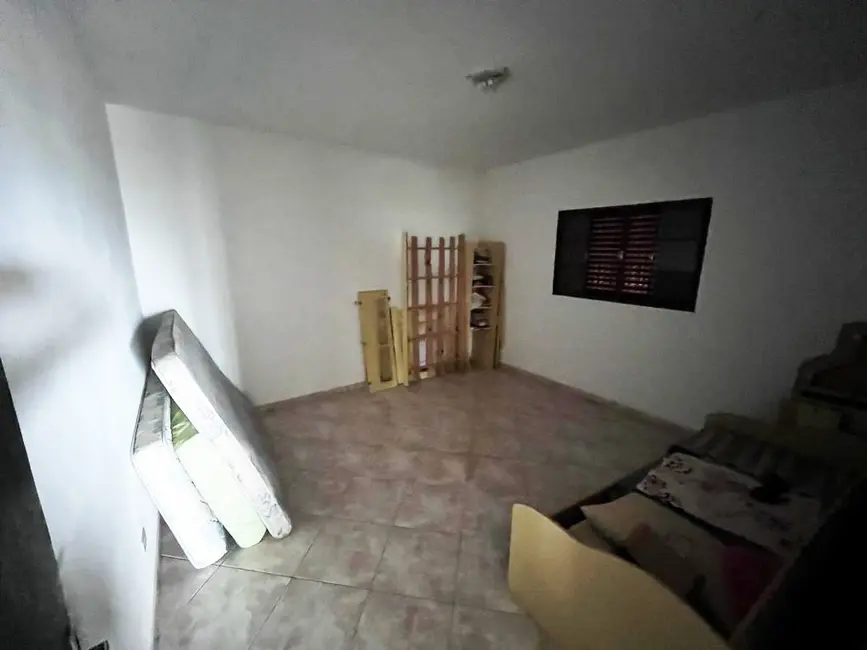 Chácara com 3 quartos à venda, 150m2 em Paraibuna - SP - imagem 8 Foto 8 de Chácara com 3 quartos à venda, 150m2 em Paraibuna - SP