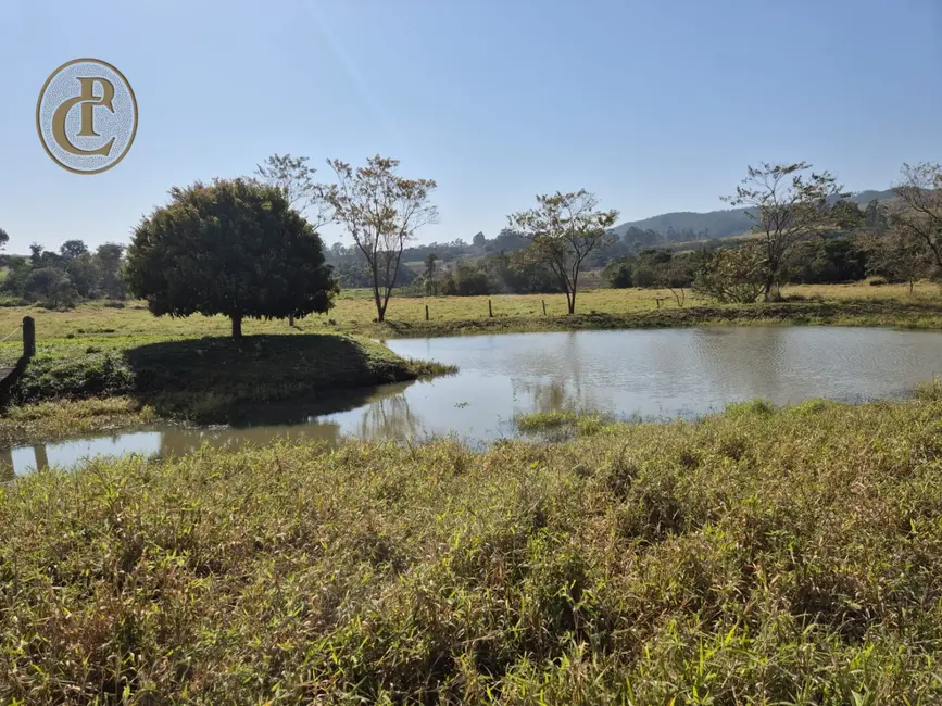 Foto 1 de Sítio / Rancho com 4 quartos à venda, 500m2 em Centro, Cacapava - SP
