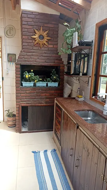 Chácara com 4 quartos à venda, 800m2 em Paraibuna - SP - imagem 8 Foto 8 de Chácara com 4 quartos à venda, 800m2 em Paraibuna - SP