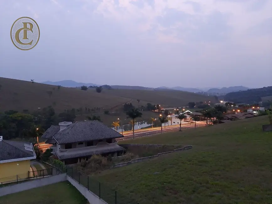 Chácara com 4 quartos à venda, 400m2 em Centro, Paraibuna - SP - imagem 2 Foto 2 de Chácara com 4 quartos à venda, 400m2 em Centro, Paraibuna - SP