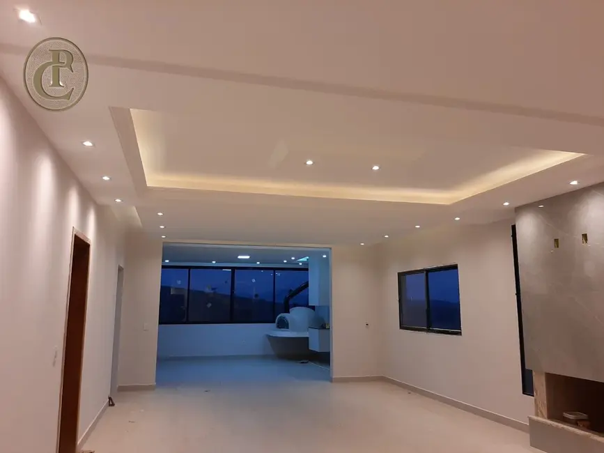 Chácara com 4 quartos à venda, 400m2 em Centro, Paraibuna - SP - imagem 1 Foto 1 de Chácara com 4 quartos à venda, 400m2 em Centro, Paraibuna - SP