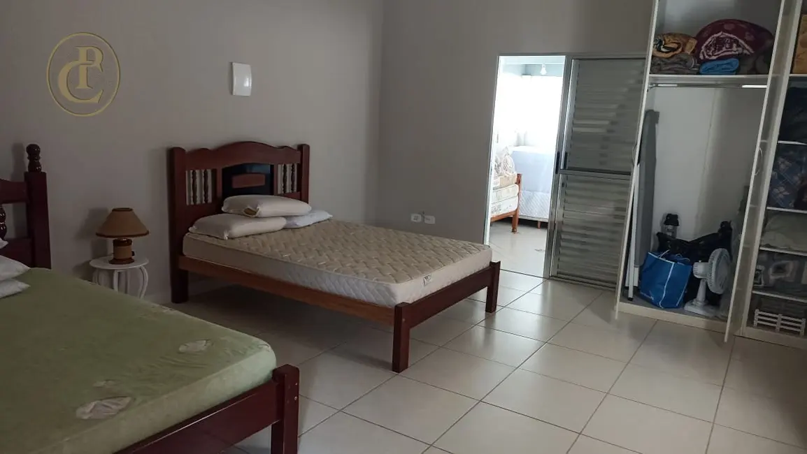 Chácara com 3 quartos à venda, 350m2 em Paraibuna - SP - imagem 2 Foto 2 de Chácara com 3 quartos à venda, 350m2 em Paraibuna - SP
