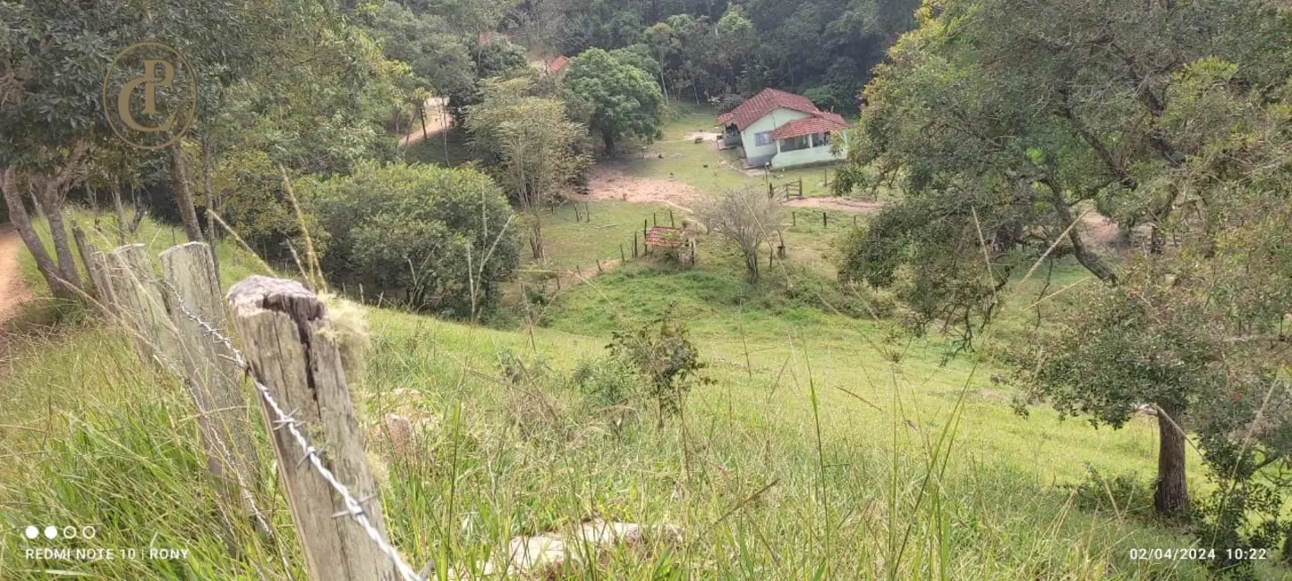Chácara com 2 quartos à venda, 180m2 em Paraibuna - SP - imagem 8 Foto 8 de Chácara com 2 quartos à venda, 180m2 em Paraibuna - SP