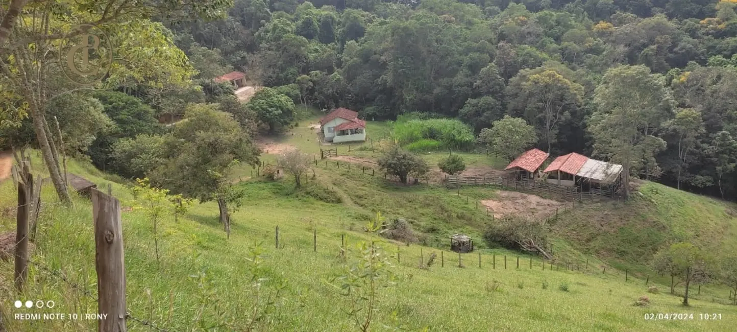 Chácara com 2 quartos à venda, 180m2 em Paraibuna - SP - imagem 2 Foto 2 de Chácara com 2 quartos à venda, 180m2 em Paraibuna - SP