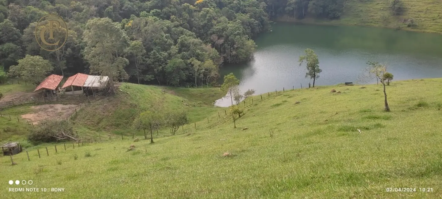 Chácara com 2 quartos à venda, 180m2 em Paraibuna - SP - imagem 3 Foto 3 de Chácara com 2 quartos à venda, 180m2 em Paraibuna - SP