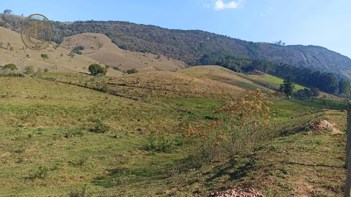 Sítio / Rancho com 3 quartos à venda, 300m2 em Paraibuna - SP - imagem 3 Foto 3 de Sítio / Rancho com 3 quartos à venda, 300m2 em Paraibuna - SP