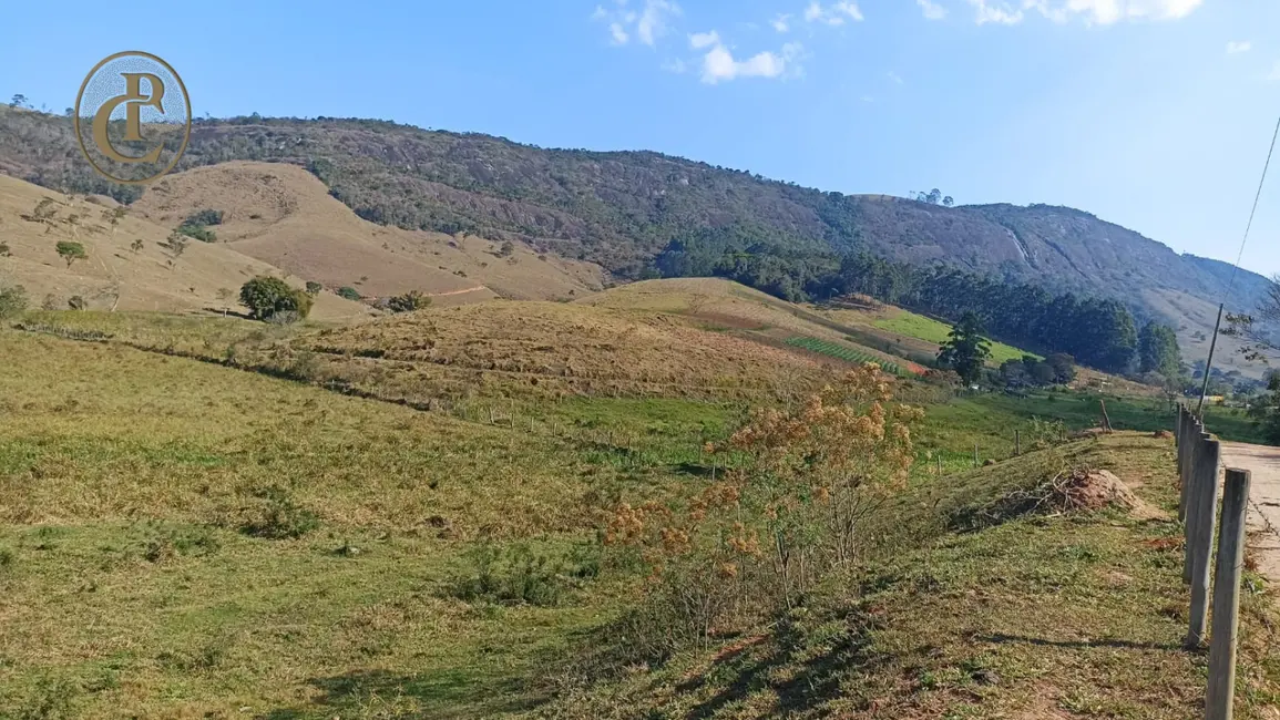 Sítio / Rancho com 3 quartos à venda, 300m2 em Paraibuna - SP - imagem 2 Foto 2 de Sítio / Rancho com 3 quartos à venda, 300m2 em Paraibuna - SP