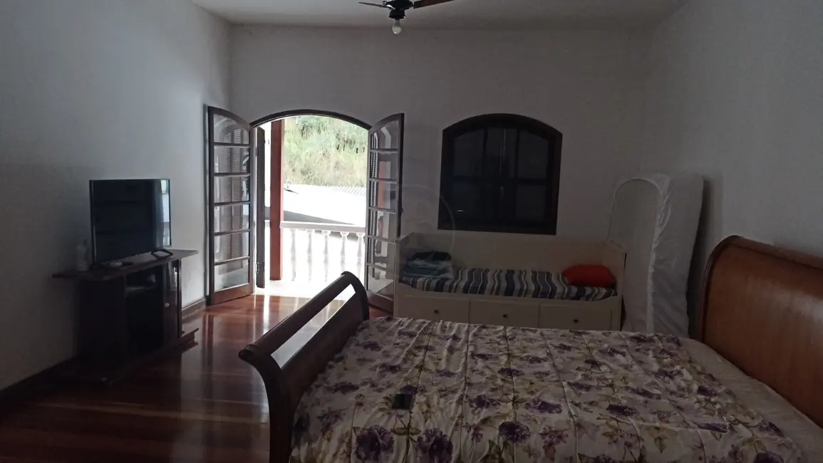 Casa com 4 quartos à venda, 1800m2 em Centro, Paraibuna - SP - imagem 8 Foto 8 de Casa com 4 quartos à venda, 1800m2 em Centro, Paraibuna - SP