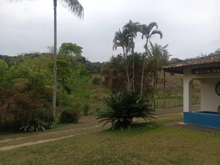 Sítio / Rancho com 4 quartos à venda, 100m2 em Paraibuna - SP - imagem 3 Foto 3 de Sítio / Rancho com 4 quartos à venda, 100m2 em Paraibuna - SP