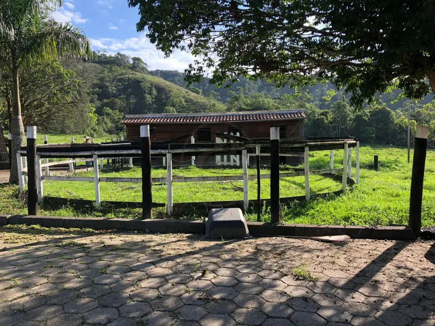 Fazenda / Haras com 4 quartos à venda, 300m2 em Paraibuna - SP - imagem 9 Foto 9 de Fazenda / Haras com 4 quartos à venda, 300m2 em Paraibuna - SP