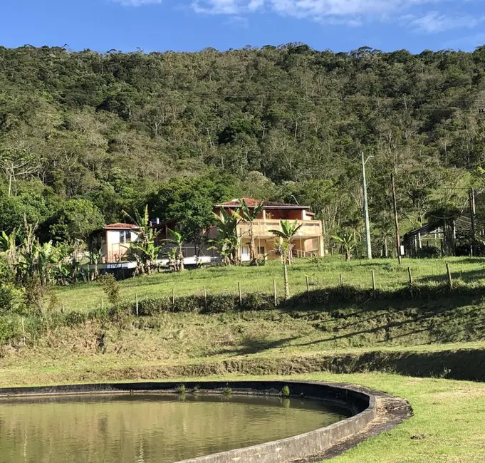 Fazenda / Haras com 4 quartos à venda, 300m2 em Paraibuna - SP - imagem 4 Foto 4 de Fazenda / Haras com 4 quartos à venda, 300m2 em Paraibuna - SP