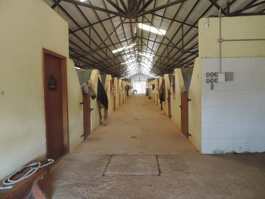 Fazenda / Haras com 30 quartos à venda, 8m2 em Parateí do Meio, Jacarei - SP - imagem 7 Foto 7 de Fazenda / Haras com 30 quartos à venda, 8m2 em Parateí do Meio, Jacarei - SP